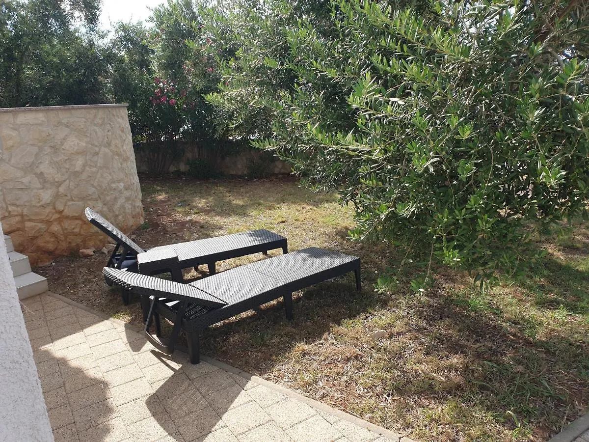 Summertime Apartmani Povljana 0*,